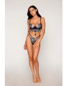 ensemble lingerie sensuelle avec soutiengorge armatures et chainettes.