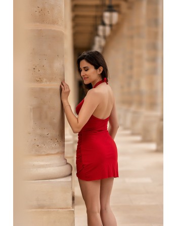 robe courte rouge avec large décollecté et dos nu de la marque be lily