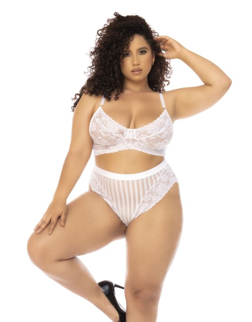 soutiengorge en dentelle brodée et culotte haute blanche grande taille.